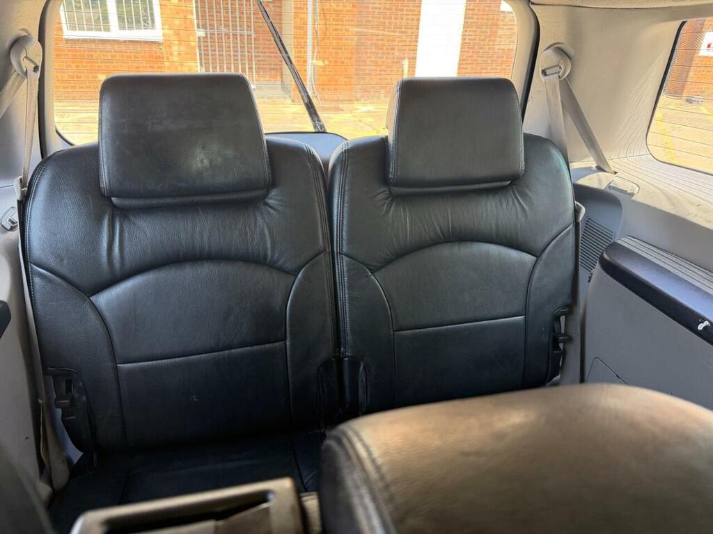 Mitsubishi Grandis 2.4 Classic Silver #22