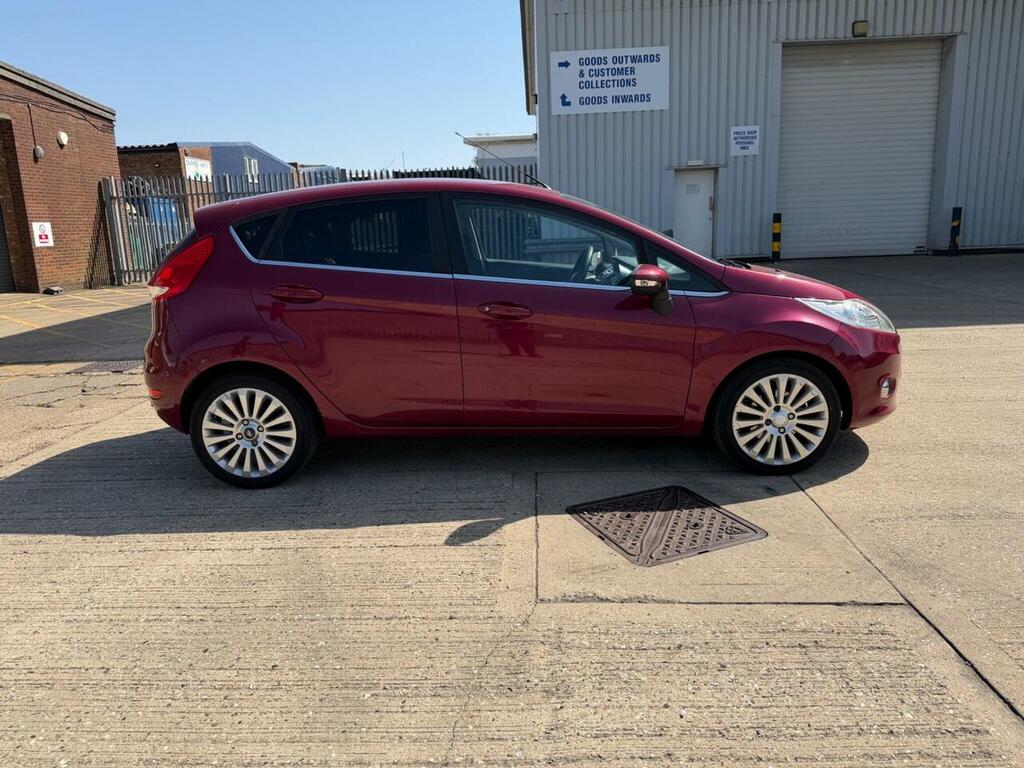 Ford Fiesta Fiesta Titanium PF59HNO Red #4
