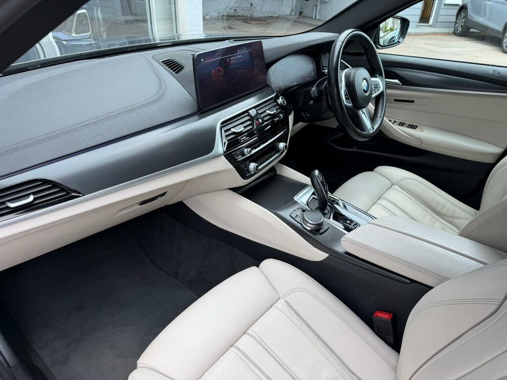 BMW 5 Series 2.0 520D Mht M Sport Steptronic Euro 6 Ss YE70KZG Grey #4