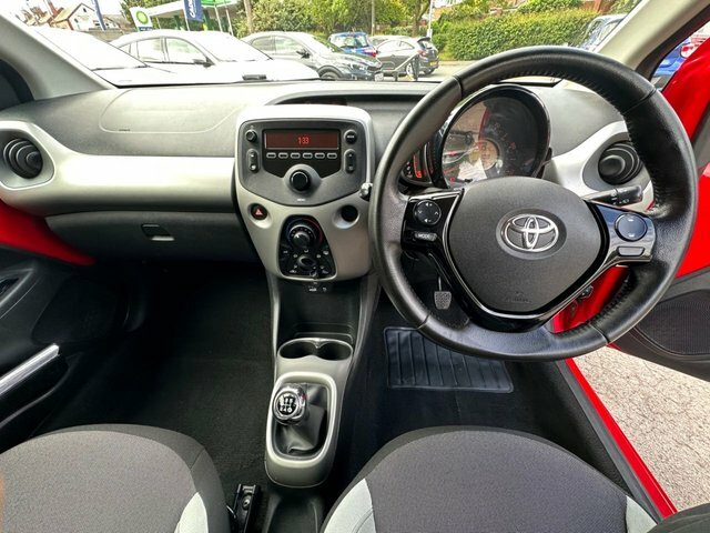 Toyota Aygo 1.0 Vvt-i X-play Hatchback Euro MW66XKU Red #2