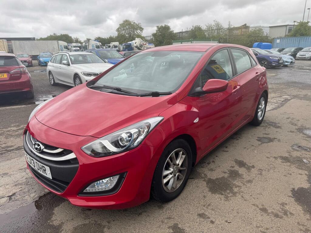 Hyundai I30 Hatchback 1.6 Crdi Active Euro 5 201313 Red #3