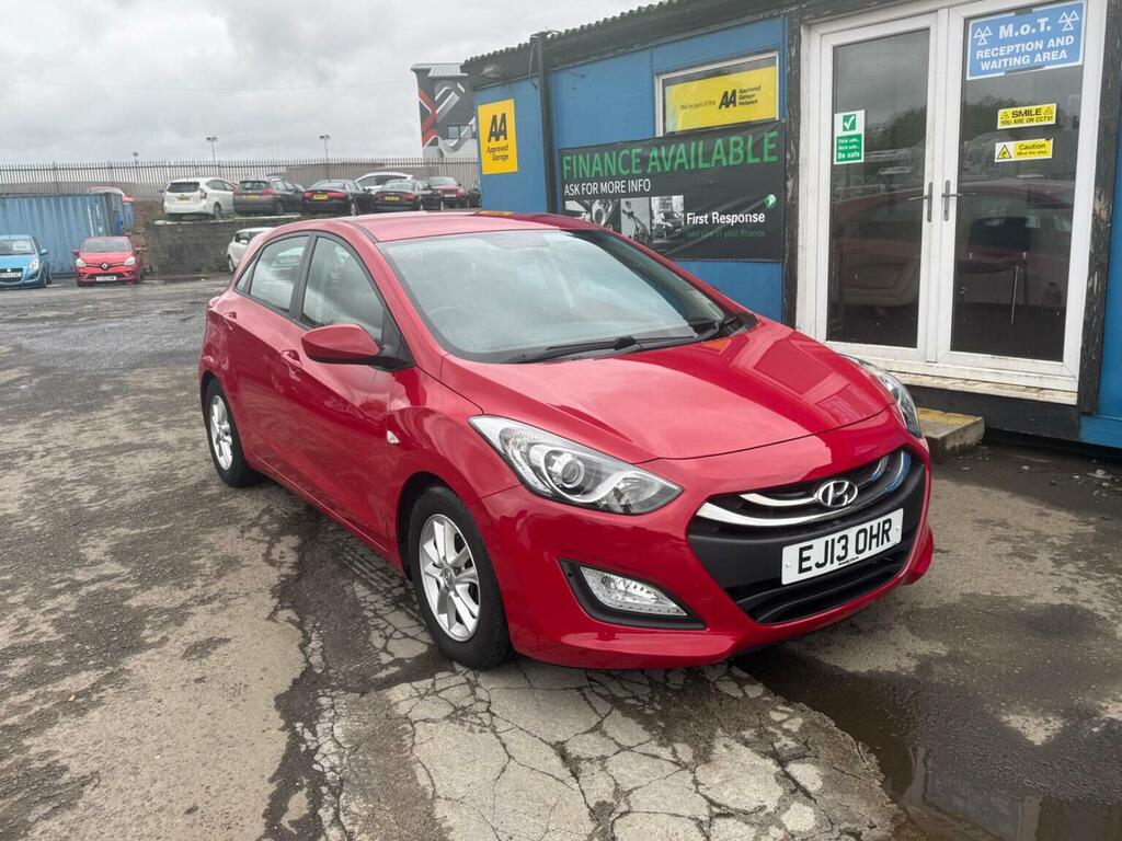 Hyundai I30 Hatchback 1.6 Crdi Active Euro 5 201313 Red #2