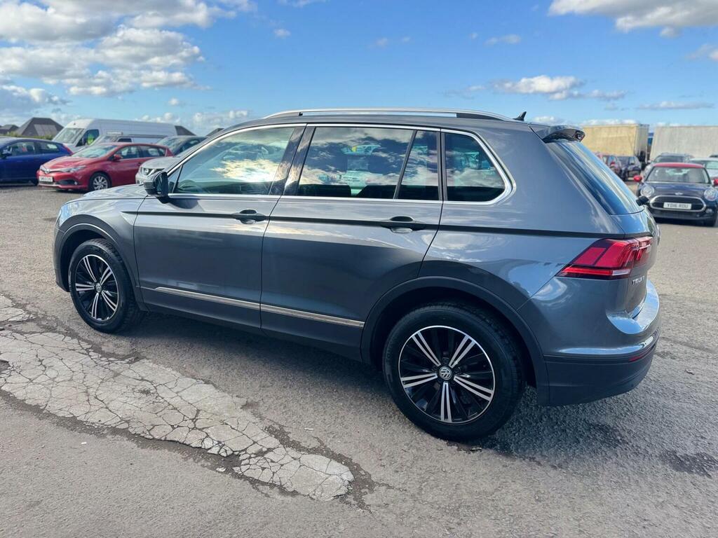 Volkswagen Tiguan Suv 2.0 Tdi Se Navigation Dsg 4Motion Euro 6 Ss MC18JUX Grey #4