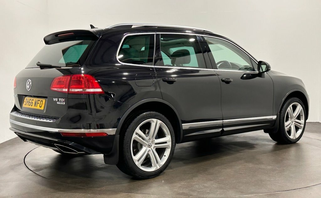 Volkswagen Touareg 3L R-line DH66WFO Black #4