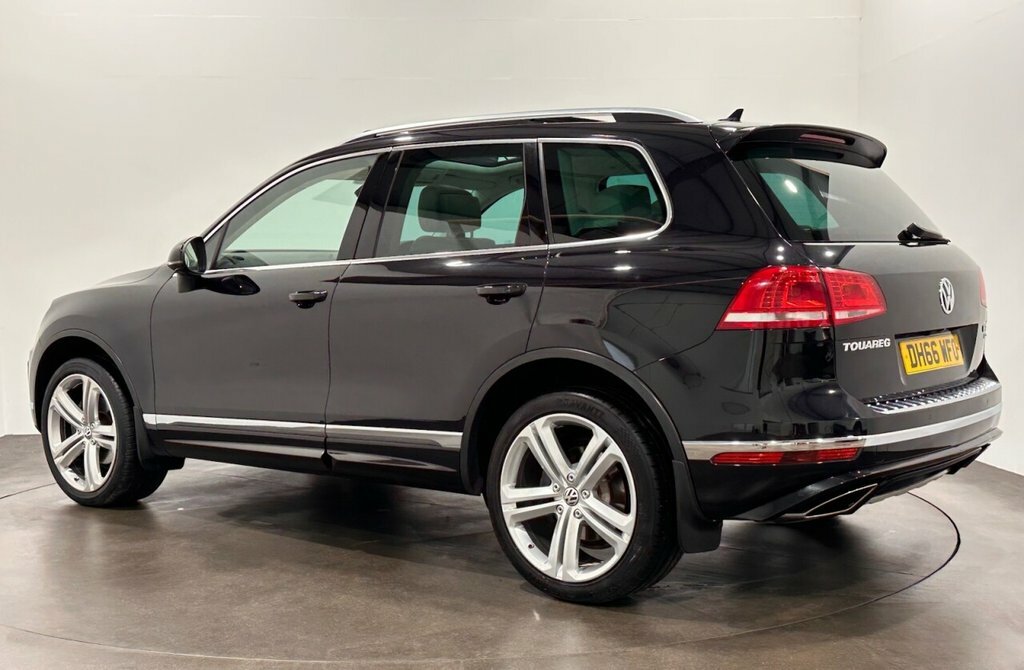 Volkswagen Touareg 3L R-line DH66WFO Black #3