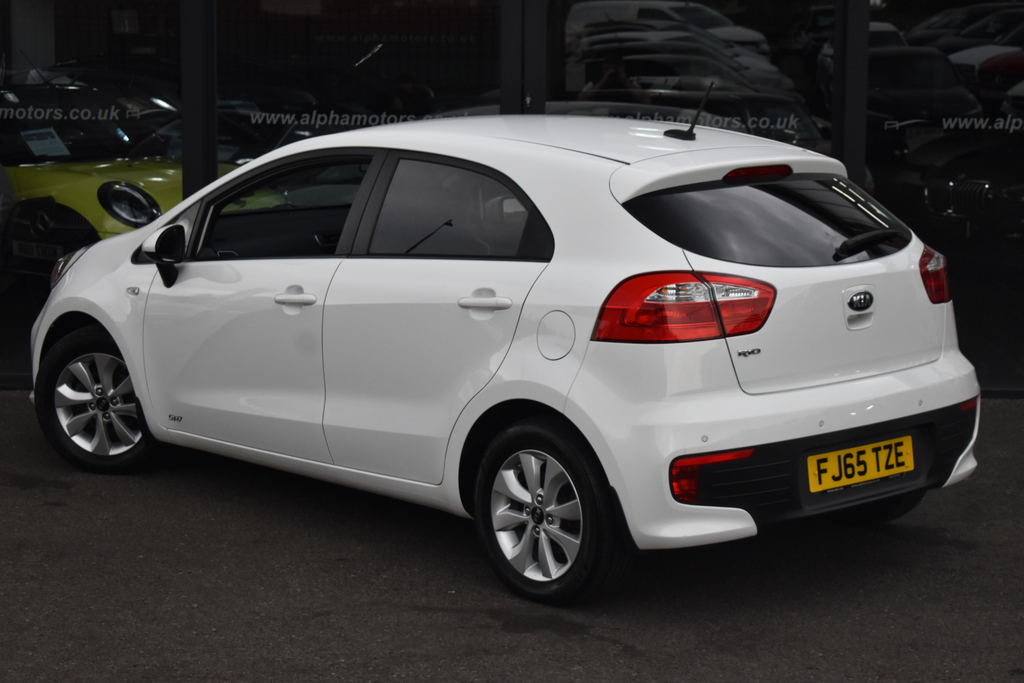Kia RIO 1.25 Sr7 Hatchback Euro 6 84 Bh White #2