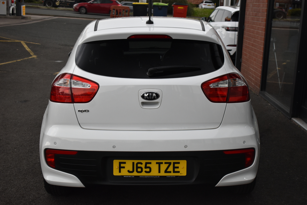 Kia RIO 1.25 Sr7 Hatchback Euro 6 84 Bh White #6