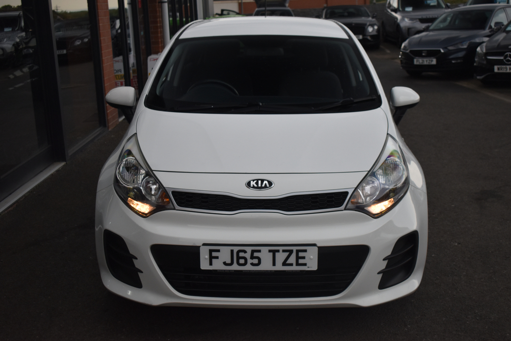 Kia RIO 1.25 Sr7 Hatchback Euro 6 84 Bh White #3