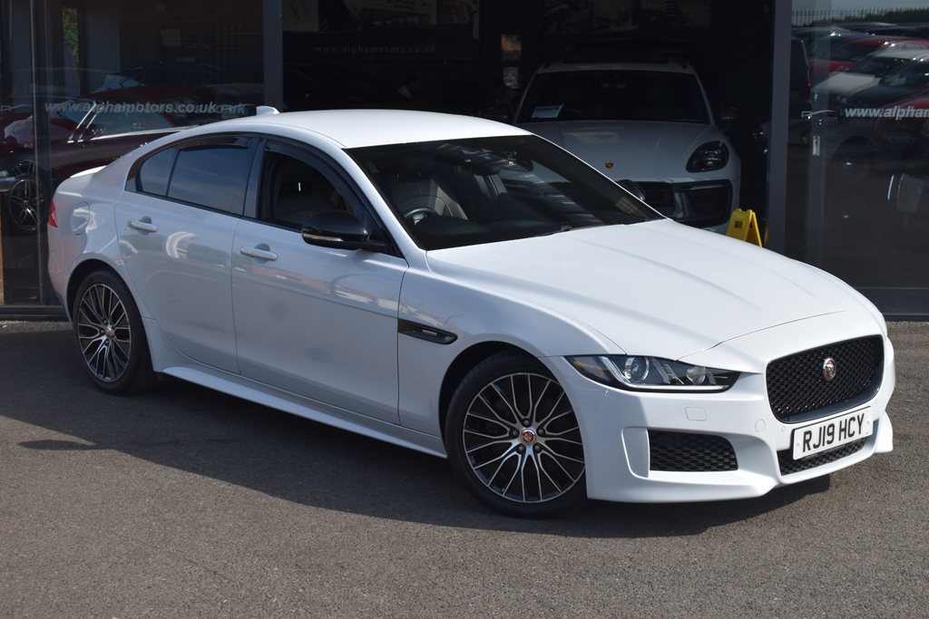 Jaguar XE 2.0D Landmark Saloon Euro 6 Ss