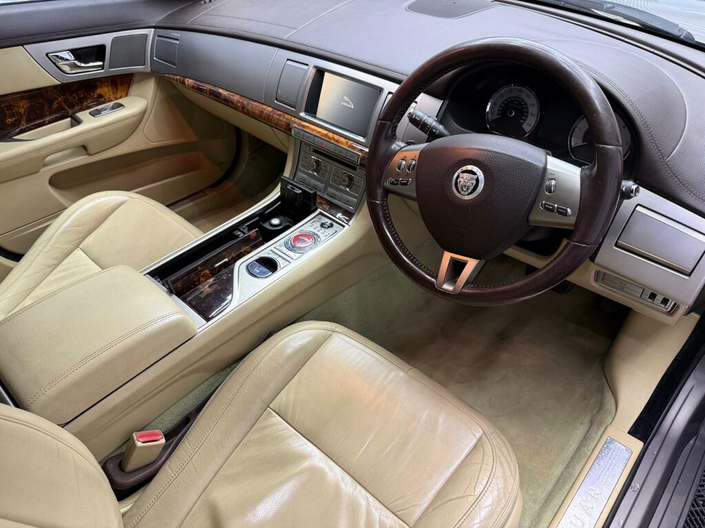 Jaguar XF 3.0D V6 Luxury Euro 5 RE59KFZ Grey #2