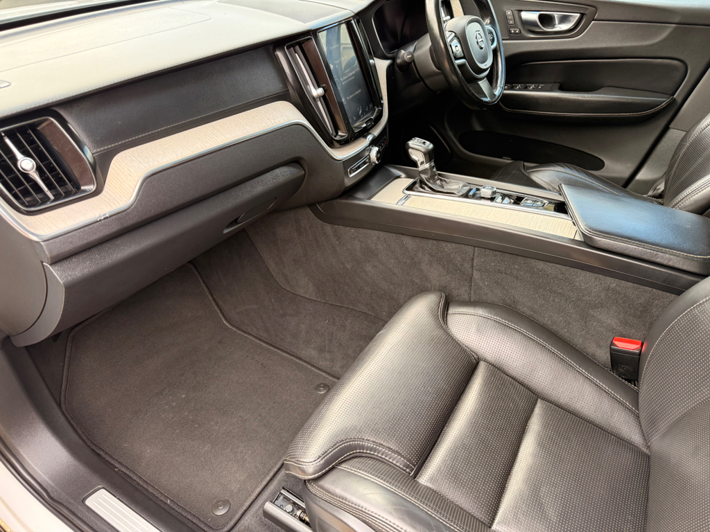 Volvo XC60 2.0 D5 Powerpulse Inscription Suv VGU379 #2