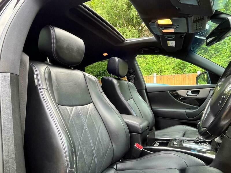 Infiniti QX70 3.0D V6 S Design Black #2