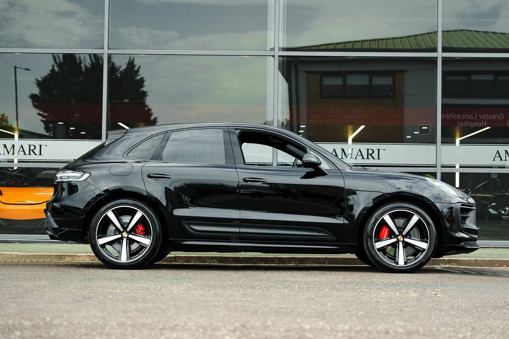 Porsche Macan Gts Black #3