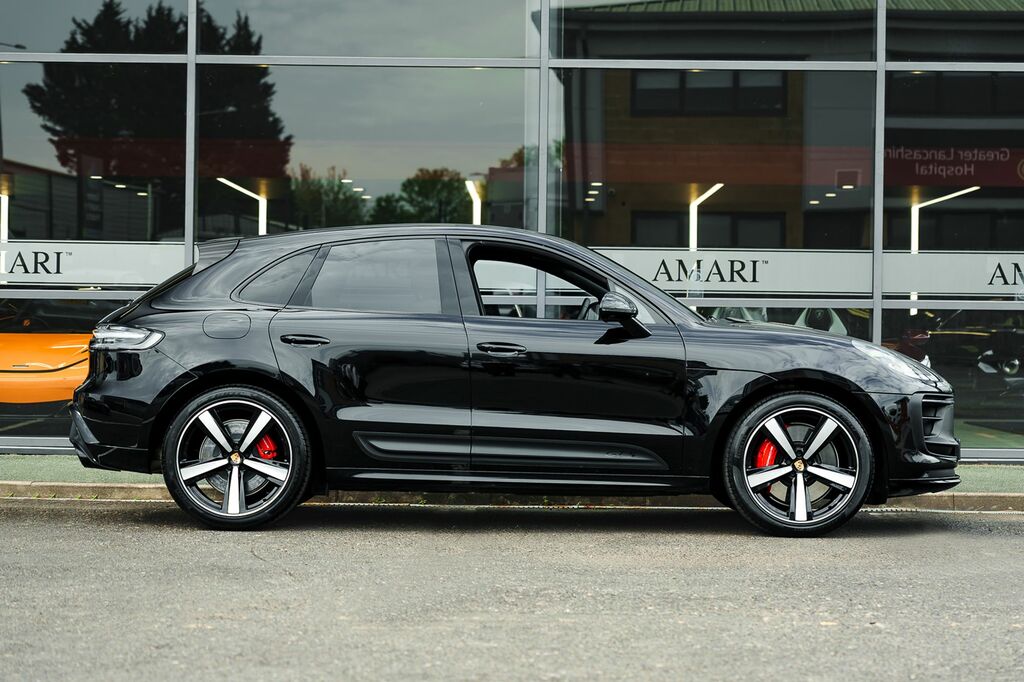 Porsche Macan Gts Black #4