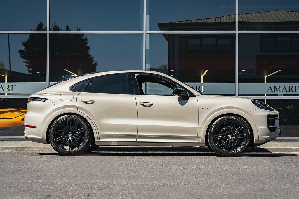 Porsche Cayenne V6 E-hybrid Coupe  Beige #4