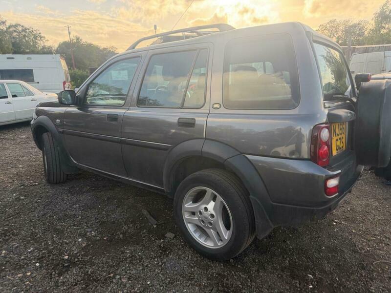 Land Rover Freelander 2 Adventurer Black #4