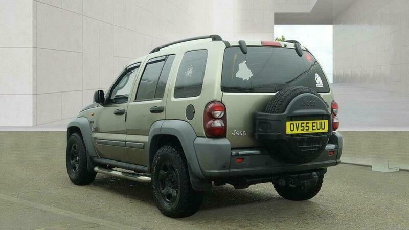 Jeep Cherokee 2.4 Sport 4X4 Green #3