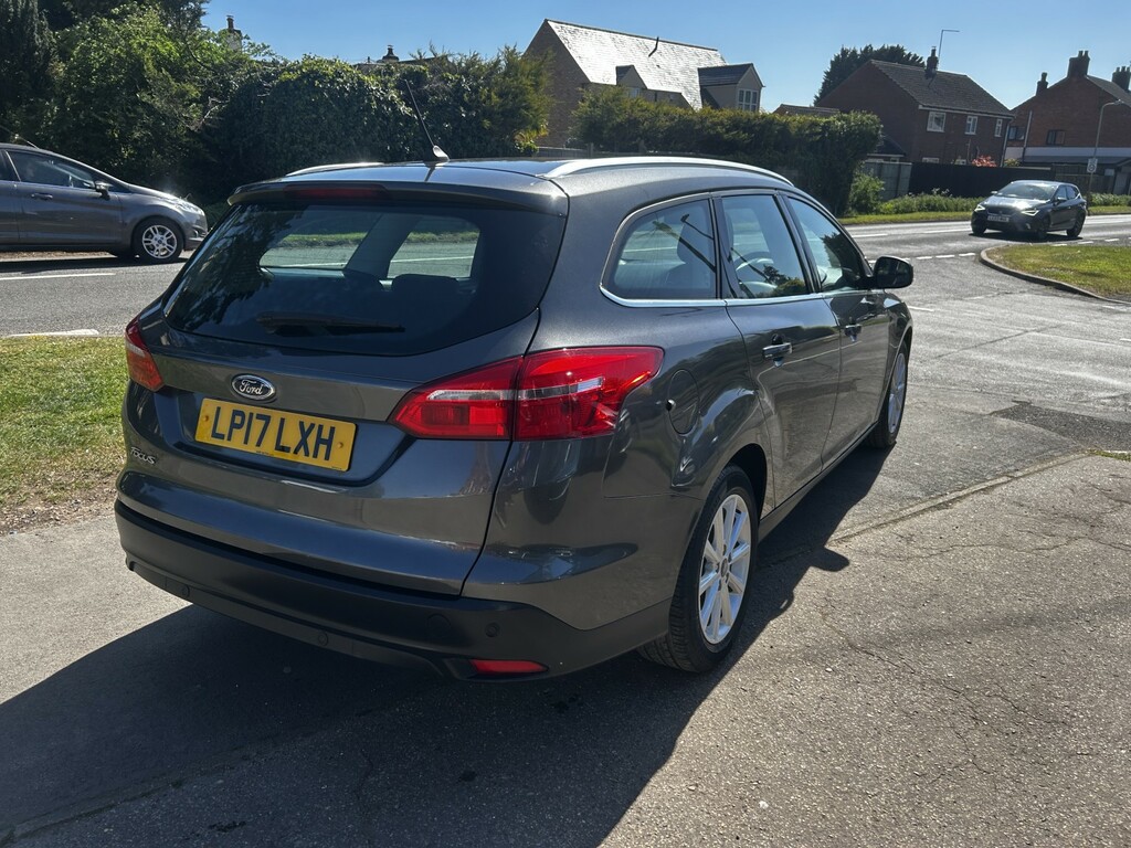 Ford Focus Estate 1.5 Tdci Titanium 2017 LP17LXH Grey #5