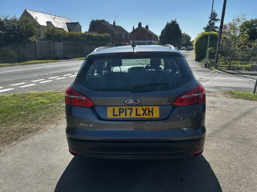 Ford Focus Estate 1.5 Tdci Titanium 2017 LP17LXH Grey #4