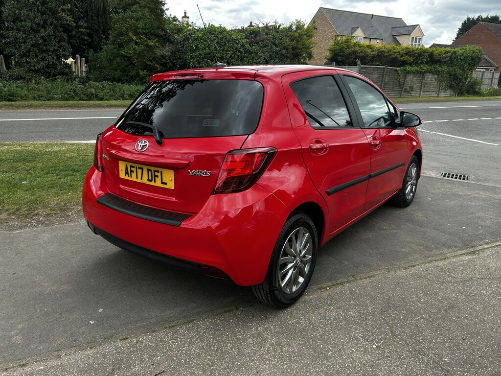 Toyota Yaris Hatchback 1.3 Dual Vvt-i Icon 2017 AF17DFL Red #5
