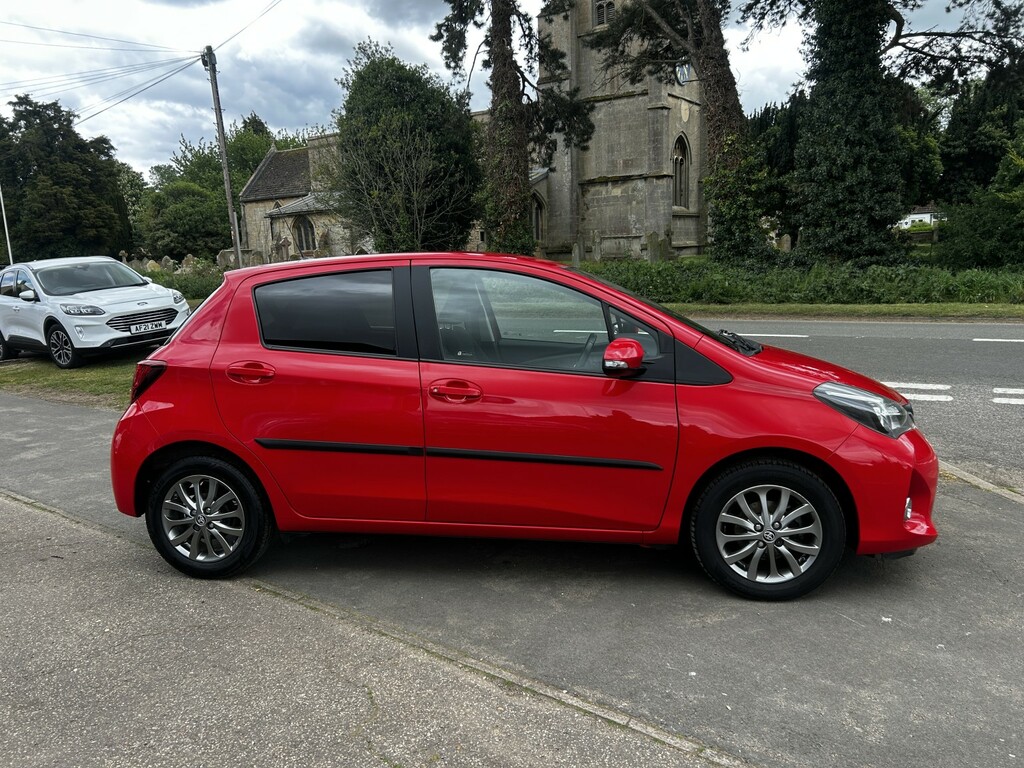Toyota Yaris Hatchback 1.3 Dual Vvt-i Icon 2017 AF17DFL Red #6