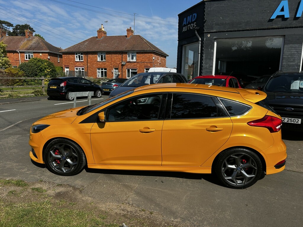 Ford Focus Hatchback 2.0 T Ecoboost St-3 2015 EX15UHY Yellow #2