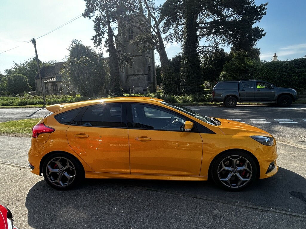 Ford Focus Hatchback 2.0 T Ecoboost St-3 2015 EX15UHY Yellow #6