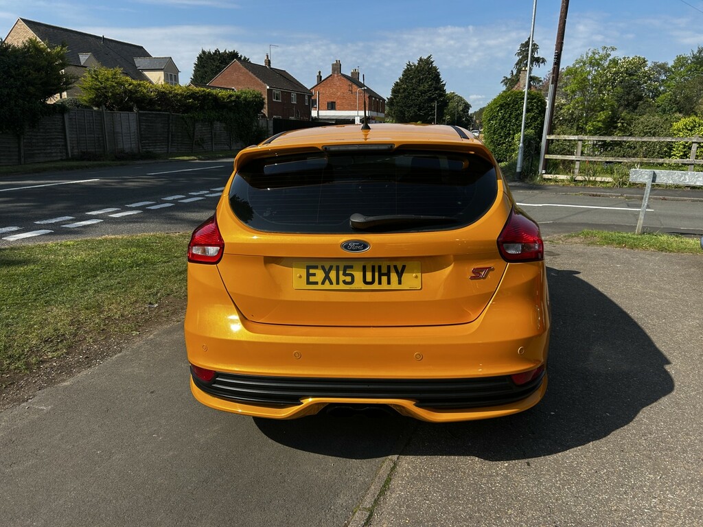 Ford Focus Hatchback 2.0 T Ecoboost St-3 2015 EX15UHY Yellow #4
