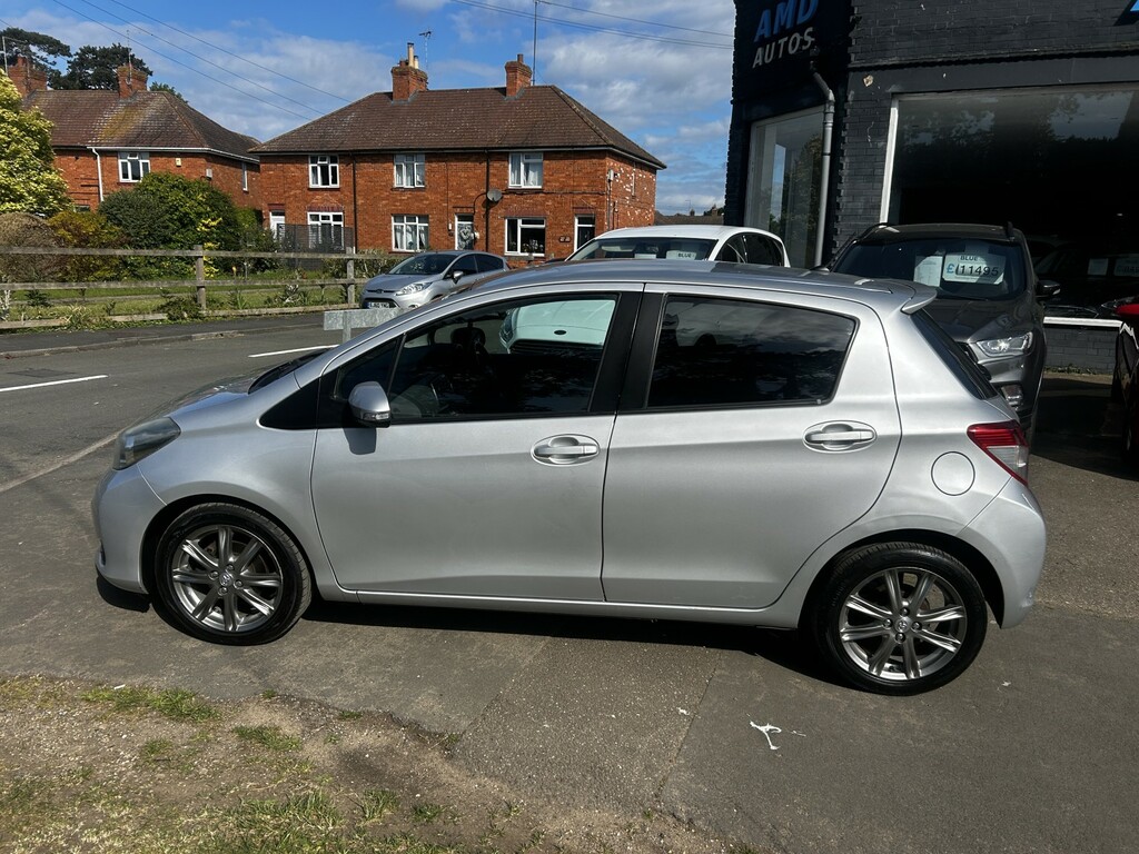 Toyota Yaris Hatchback 1.3 Dual Vvt-i Sr 2013 YT13XYD Silver #2