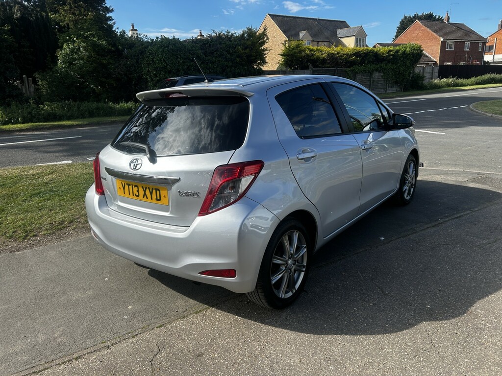 Toyota Yaris Hatchback 1.3 Dual Vvt-i Sr 2013 YT13XYD Silver #5
