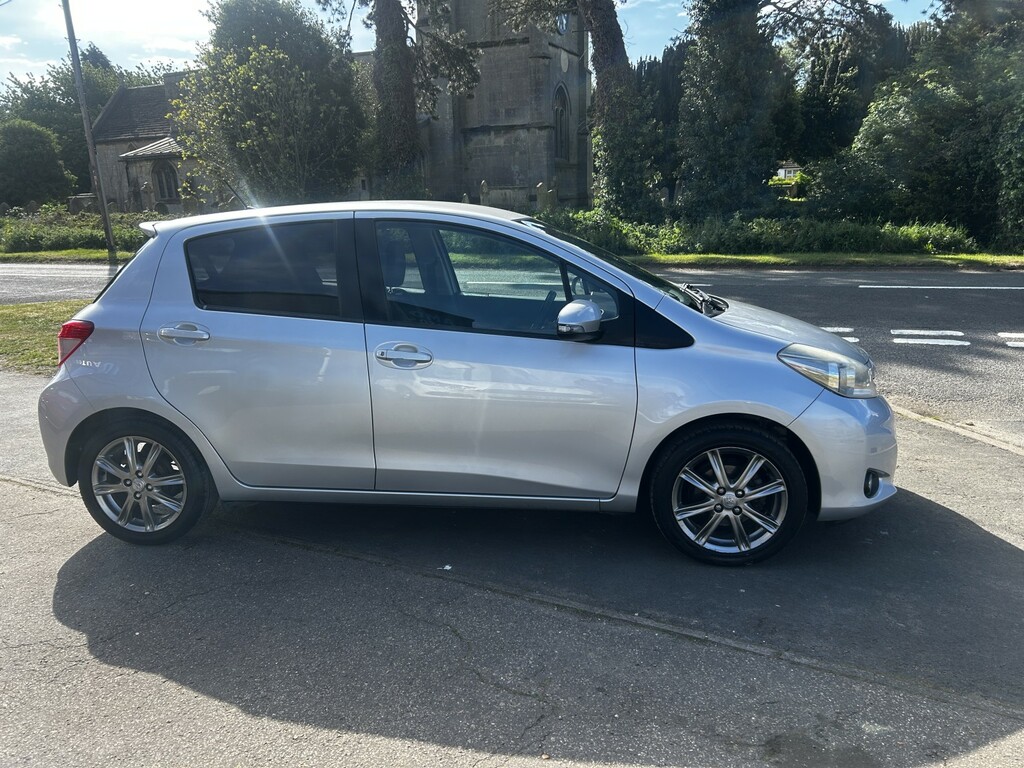 Toyota Yaris Hatchback 1.3 Dual Vvt-i Sr 2013 YT13XYD Silver #6