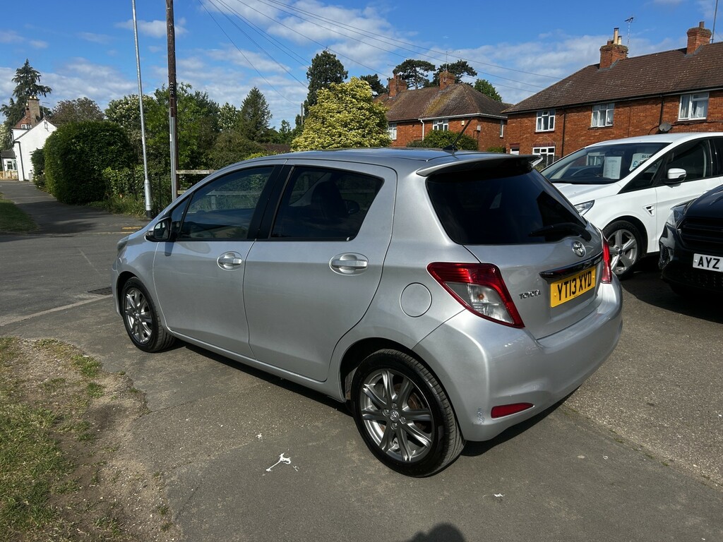 Toyota Yaris Hatchback 1.3 Dual Vvt-i Sr 2013 YT13XYD Silver #3