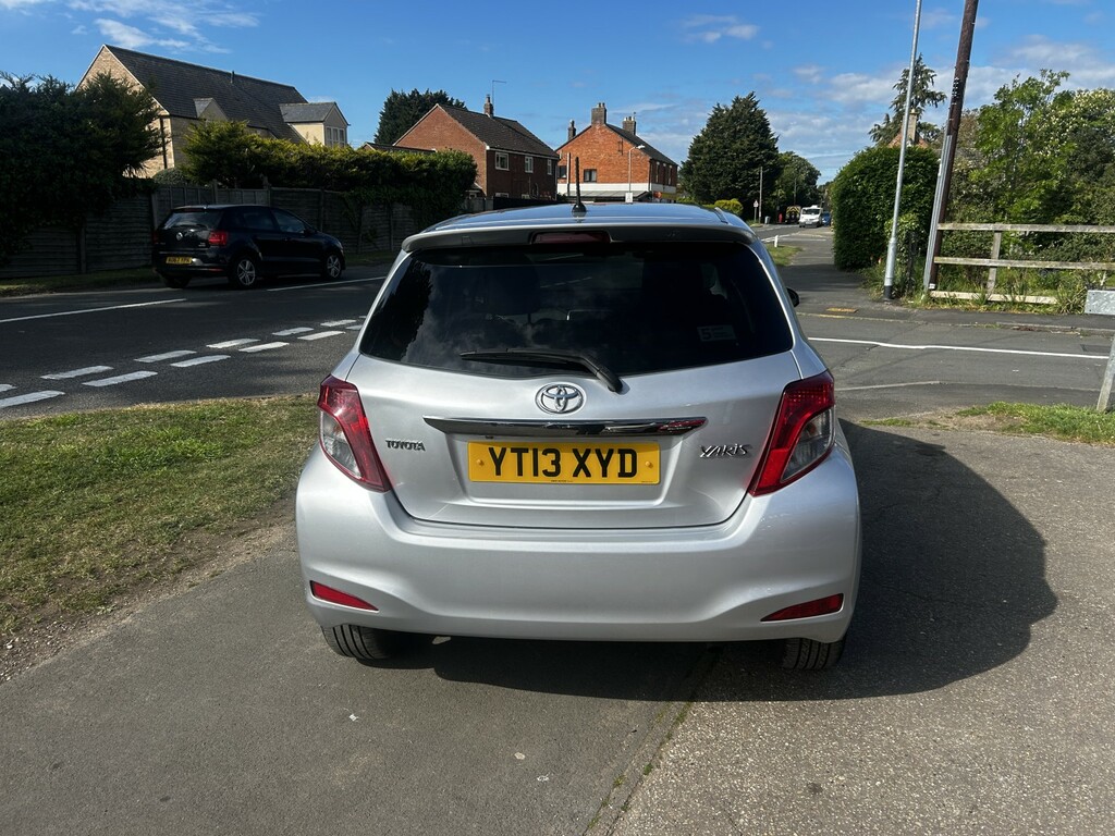 Toyota Yaris Hatchback 1.3 Dual Vvt-i Sr 2013 YT13XYD Silver #4