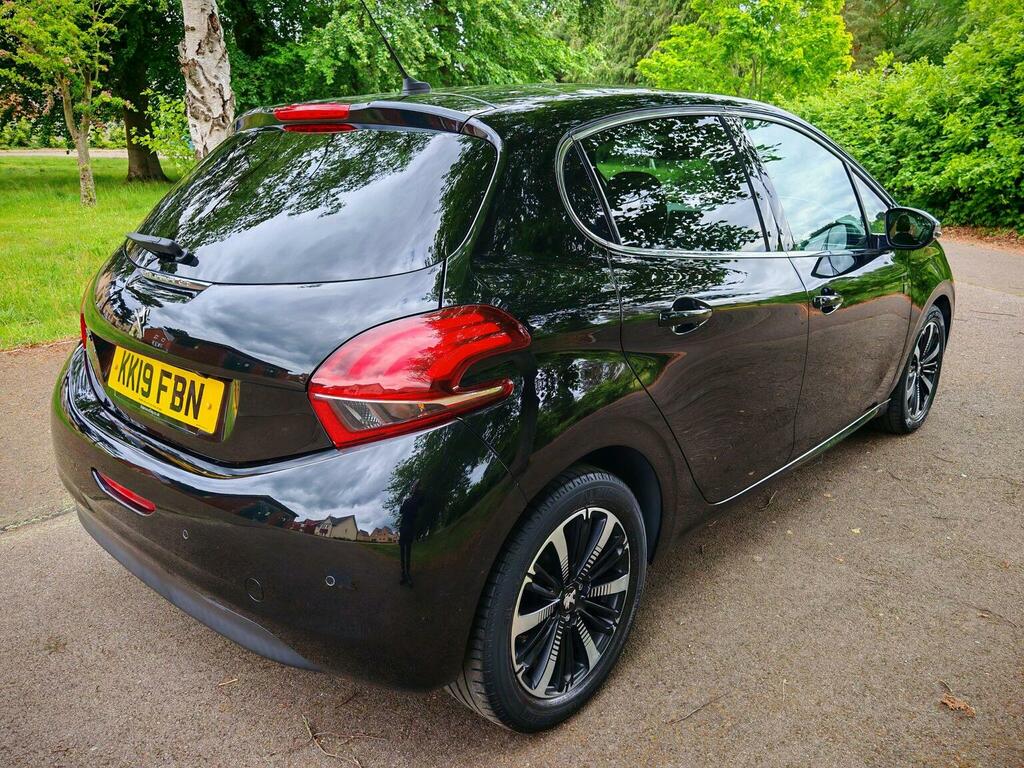 Peugeot 208 Hatchback 1.2 Puretech Tech Edition Euro 6 Ss 5 KK19FBN Black #4