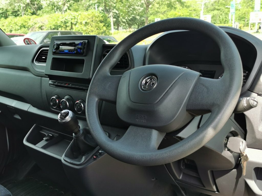Vauxhall Movano 2.3L Edition White #4