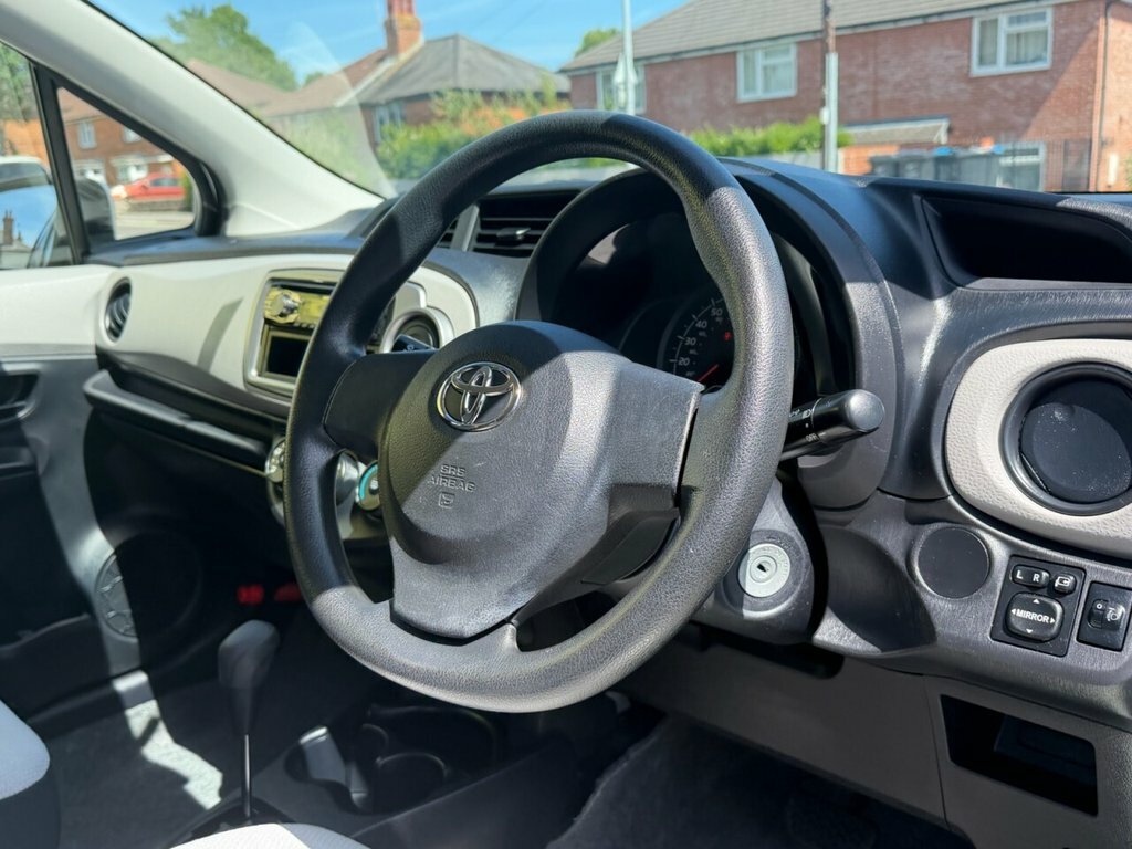 Toyota Yaris Hatchback HD61NPK Silver #4
