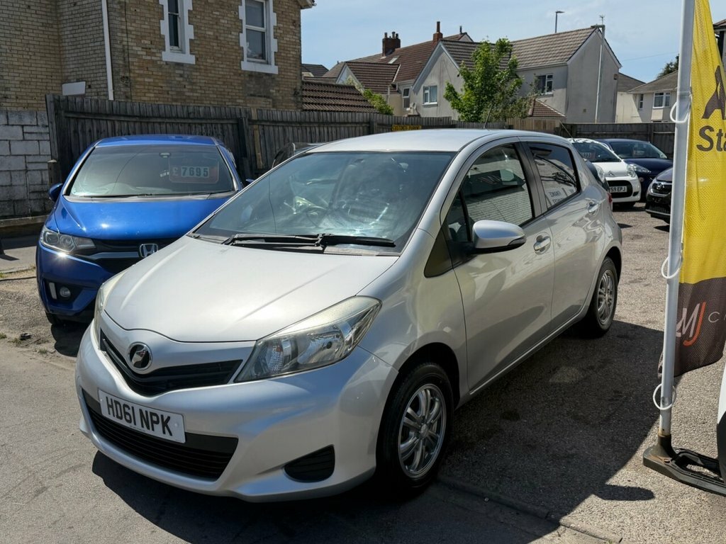 Toyota Yaris Hatchback HD61NPK Silver #3