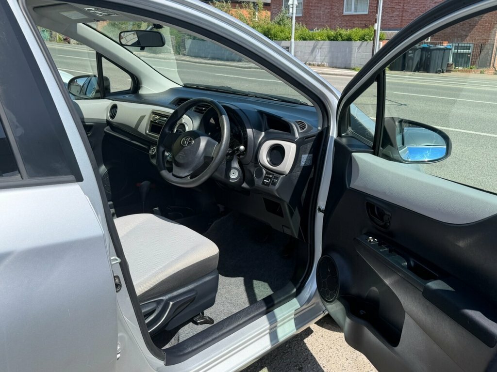 Toyota Yaris Hatchback HD61NPK Silver #5