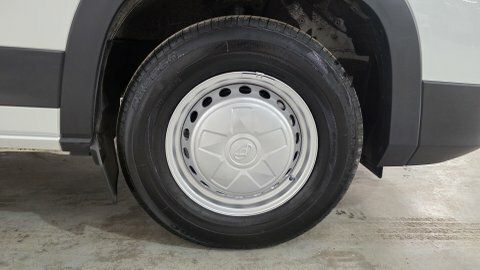 Maxus Deliver 9 Deliver 9 Lwb White #4