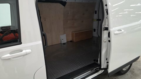 Maxus Deliver 7 Deliver 7 2.0 D20 H1 Van White #12