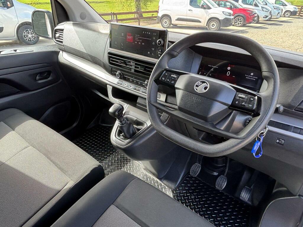 Vauxhall Vivaro Panel Van 2.0 Turbo D Prime Xl Panel Van Lwb Euro DS24LCC White #2