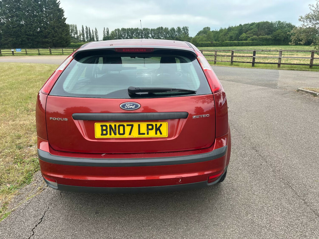 Ford Focus 1.6 Zetec 115 Climate Pack Hatchback Petro BN07LPK Red #6