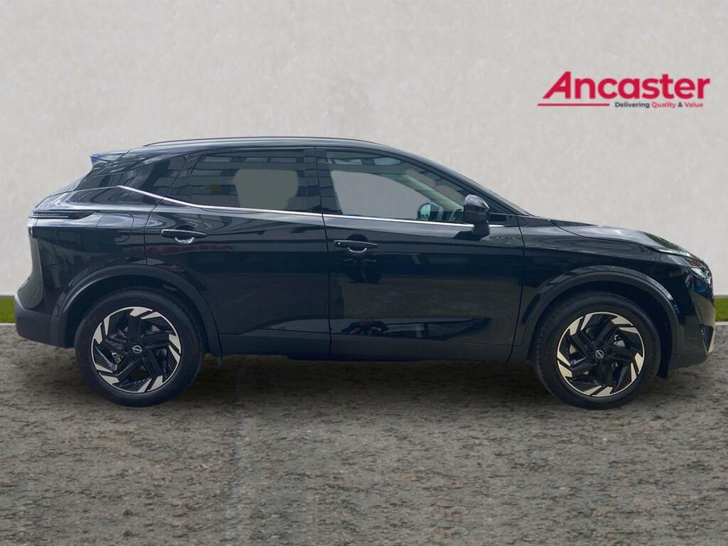Nissan Qashqai 1.3 Dig-t Mh N-connecta Glass Roof LS26BZP Black #2