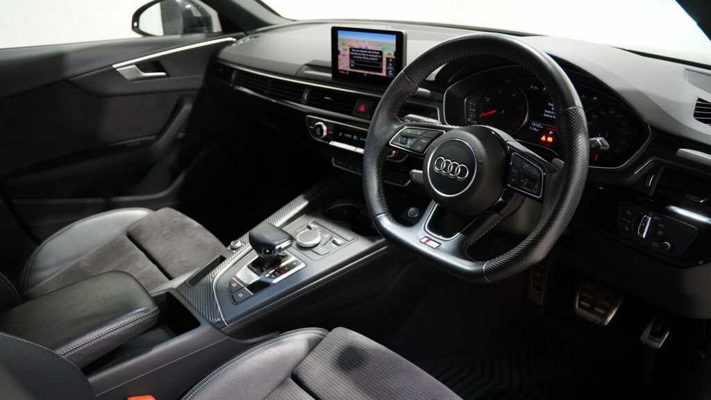 Audi A4 Avant 2L Black Edition HC19CZF Grey #2