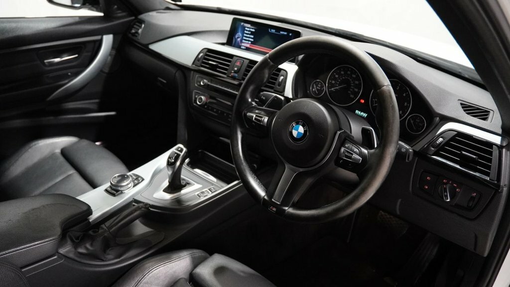 BMW 3 Series 2L M Sport OC60MAR White #2