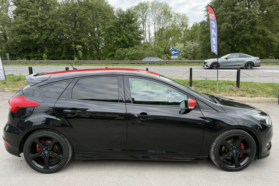Ford Focus Hatchback GX66NZZ Black #6