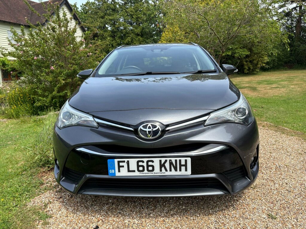 Toyota Avensis 1.6 D-4d Business Edition Touring Sports Euro 6 S Grey #2