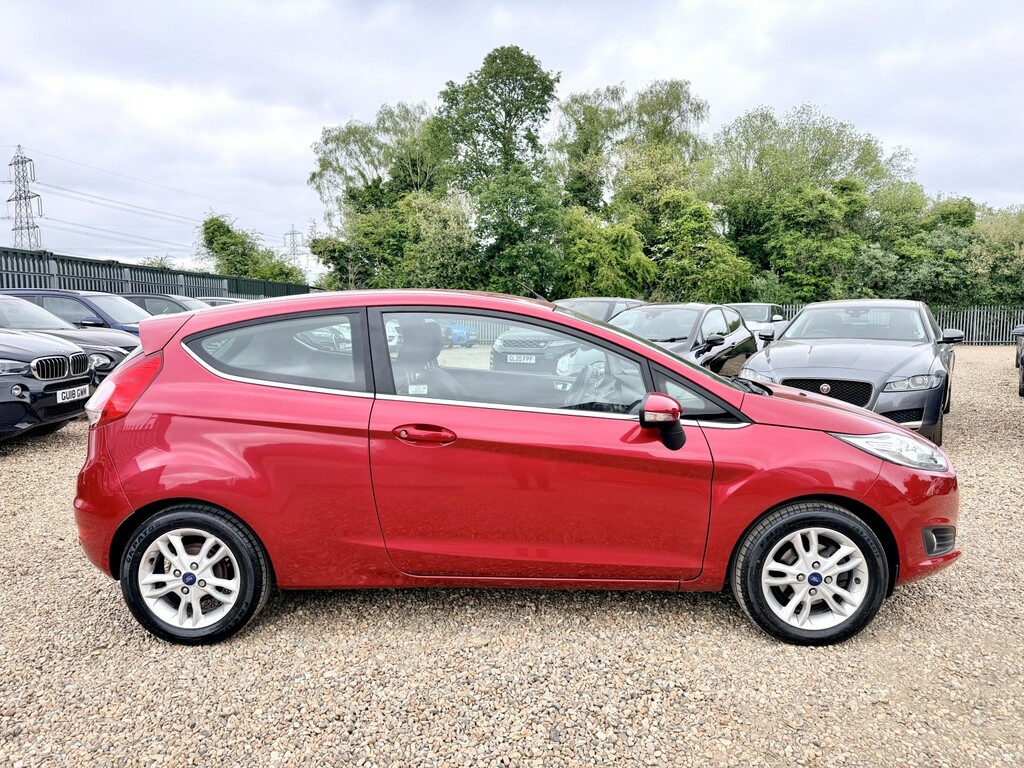 Ford Fiesta Hatchback 1.25 Zetec Hatchback E Red