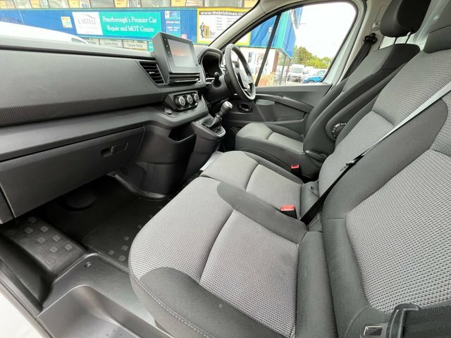 Renault Trafic Dci Blue Sl30 Advance YL74FLA White #5