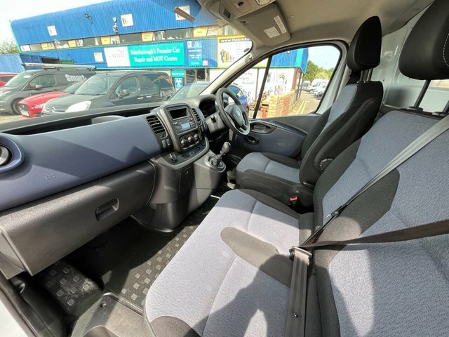 Vauxhall Vivaro Cdti 2900 Panel Van FD19YEB White #4